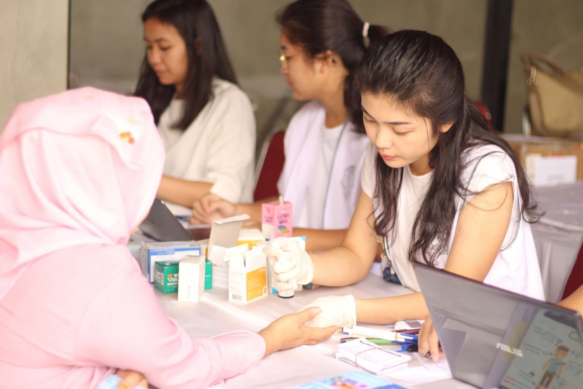 BAKTI SOSIAL LIONS CLUB DI VIDA BEKASI